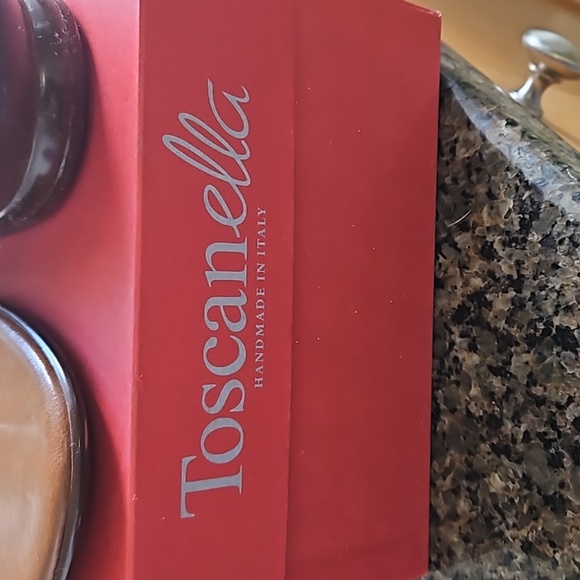 Toscanella Gold Metallic Sandals, size 9 - Picture 2 of 5